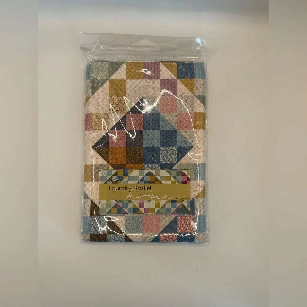 Farmhouse Patchwork Quilt Microfiber Kitchen Towels (set of two) - Picture 3 of 3